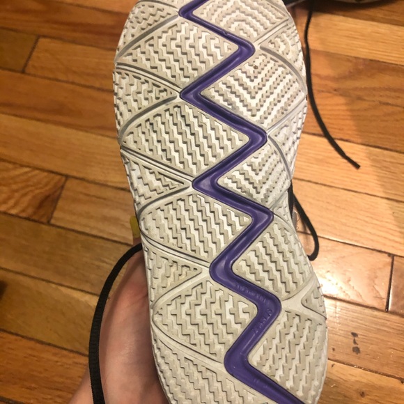 nike Basketball shoes Kyrie 4 - Picture 2 of 3